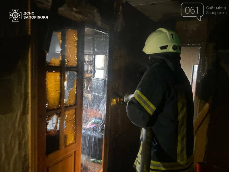 У Запоріжжі сталася пожежа у дев’ятиповерхівці: одну мешканку будинку ушпиталили