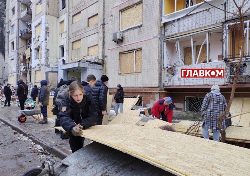 Сюди прилетіла російська ракета. Репортаж зі зруйнованого будинку на Солом'янці