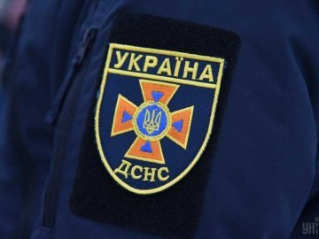 У Запоріжжі рятувальники ліквідували займання автівки