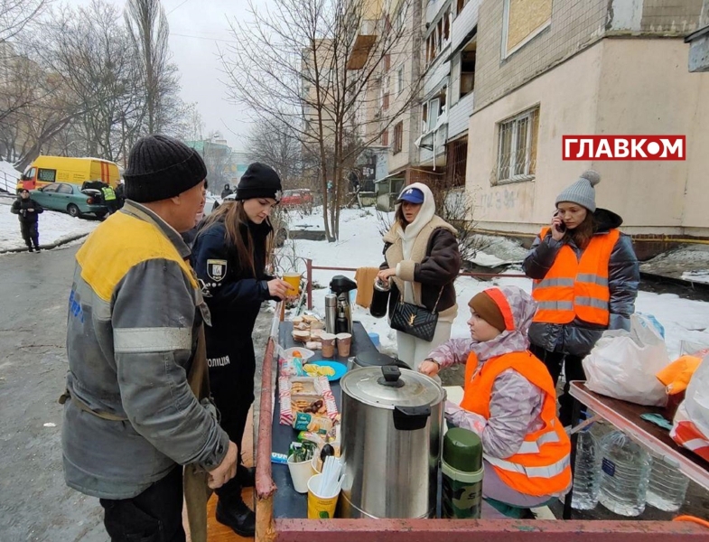 Сюди прилетіла російська ракета. Репортаж зі зруйнованого будинку на Солом'янці