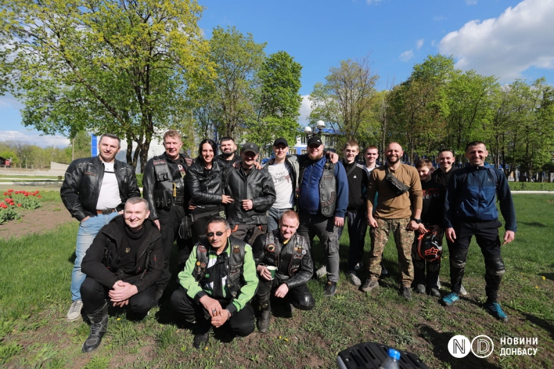 Мототусовка біля лінії фронту. Як донбаські байкери відкрили сезон