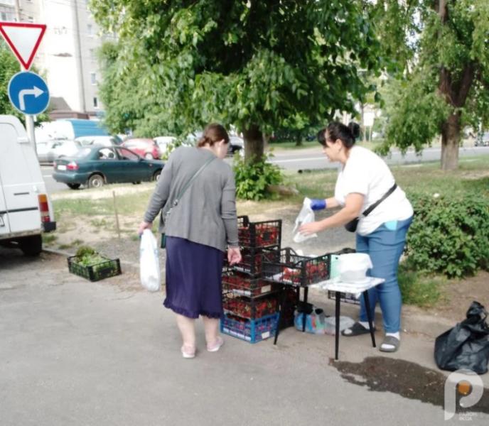 Полуниця, черешня, суниця: скільки у Луцьку коштують корисні та смачні ягоди