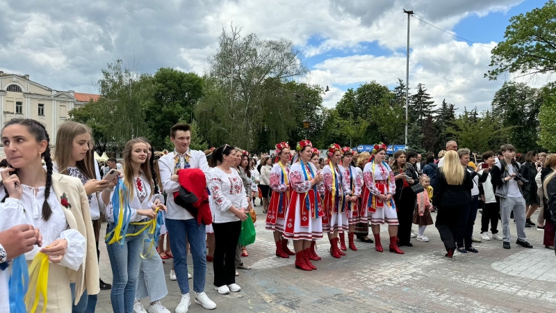 У центрі Вінниці відбувся флеш-моб до Дня вишиванки (Фоторепортаж)