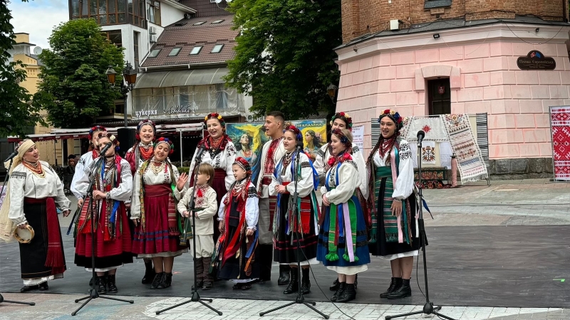 У центрі Вінниці відбувся флеш-моб до Дня вишиванки (Фоторепортаж)