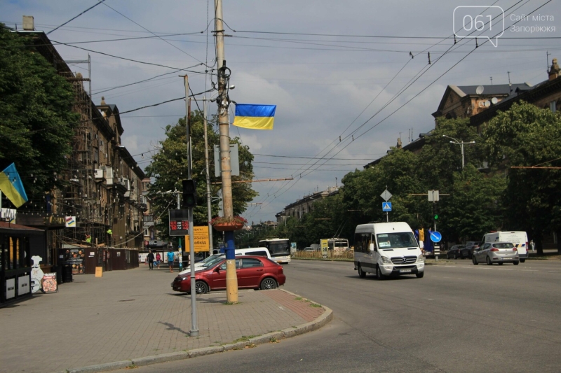 У Запоріжжя до Дня Конституції на головному проспекті міста розмістять тисячу державних прапорів