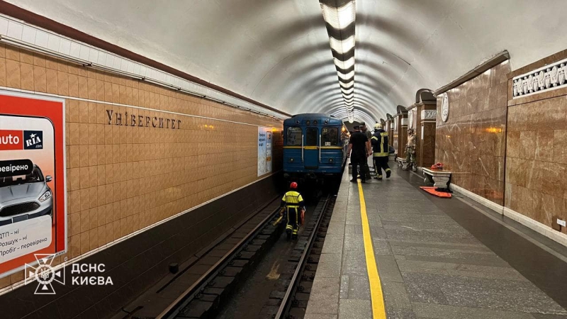 У Києві пасажир потрапив під потяг метро. Низка станцій зачинена (оновлено)