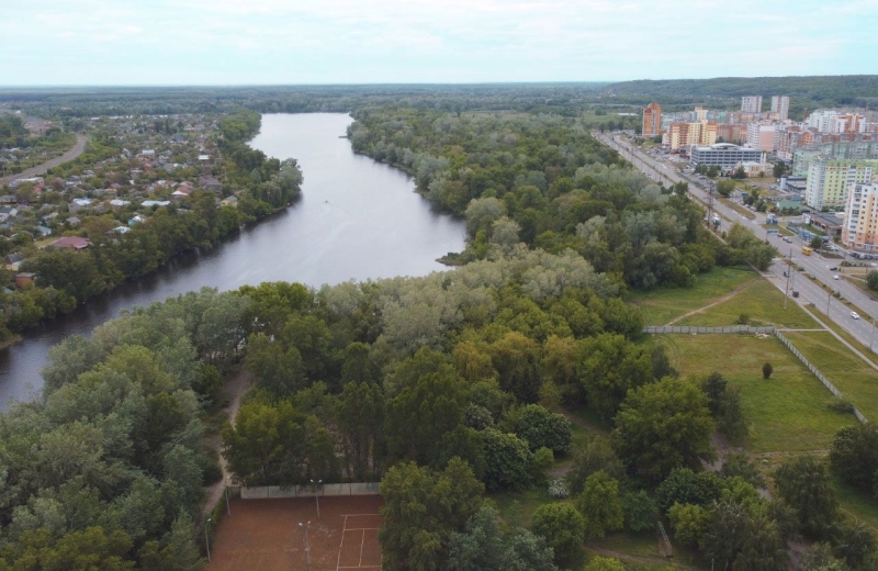 Біля Прирічкового парку за 480 тисяч доларів продають землю під будівництво ресторану