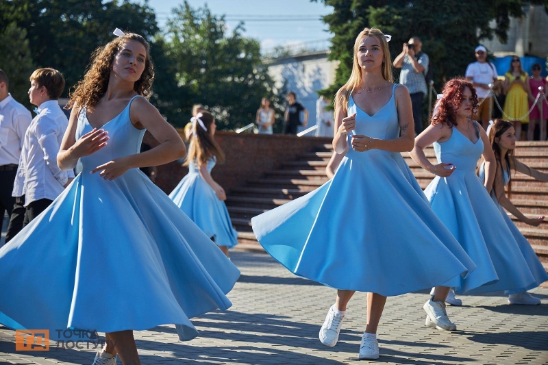 Фестиваль випускних вальсів вперше відбувся в Кропивницькому (ФОТОРЕПОРТАЖ)