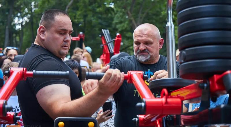 Кропивницький: у Дендропарку відкрили спортивний майданчик (ФОТОРЕПОРТАЖ)