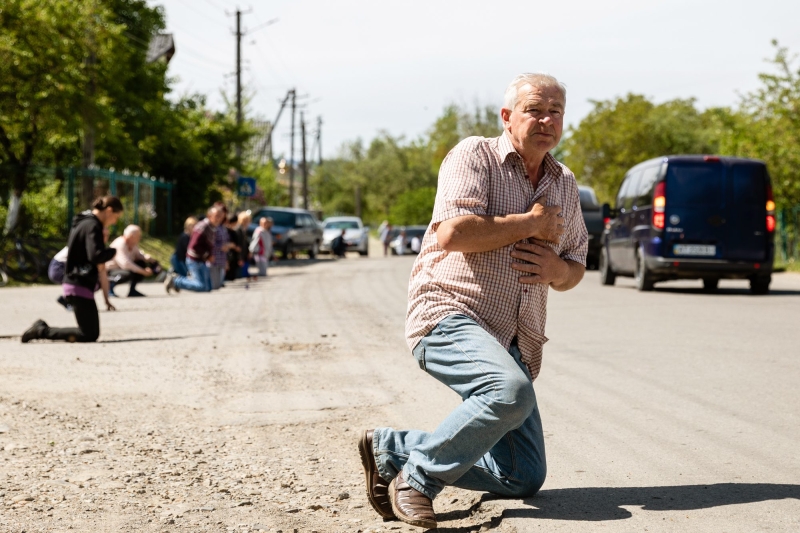 Один біль на всіх. Репортаж із села, де майже всі чоловіки пішли воювати