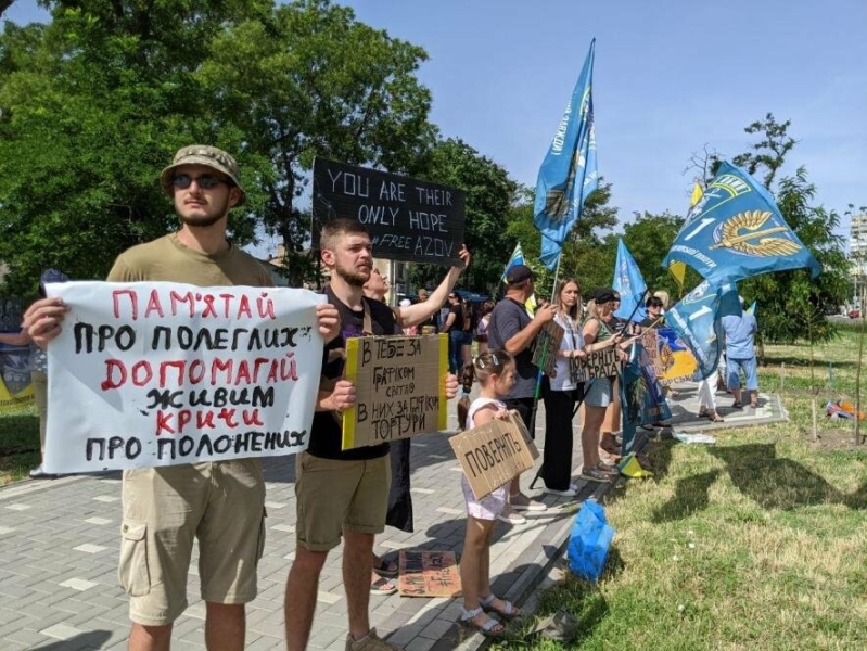 "Полон вбиває": У Миколаєві пройшла акція-нагадування,- ФОТО