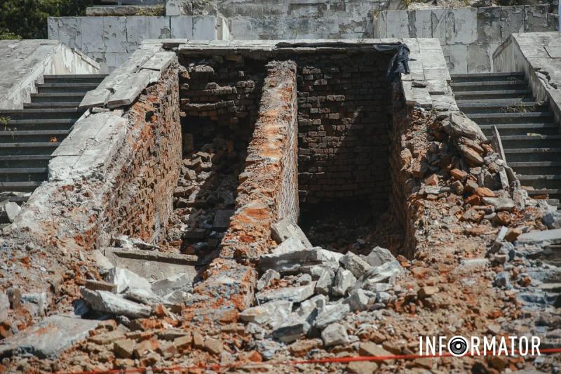 У Дніпрі у Севастопольському парку на братській могилі пошкодили пам'ятник