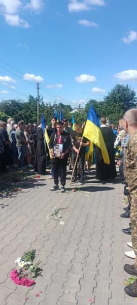 У Підгайцях поховали військового Віктора Ляшука