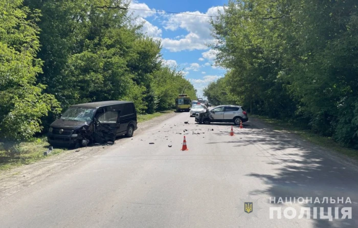 У Рованцях «лоб в лоб» зіткнулися автівки