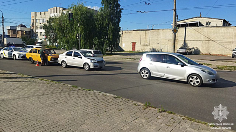 У Сумах сталася ДТП за участі трьох автомобілів