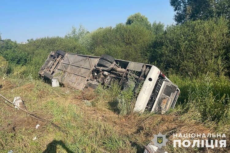 Десятки травмованих опинилися у лікарні: деталі жахливої ДТП з паломниками, які їхали на прощу в Зарваницю