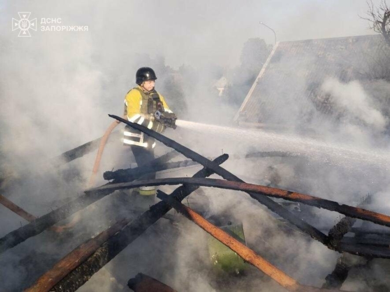 У Гуляйполі внаслідок обстрілу загорівся житловий будинок