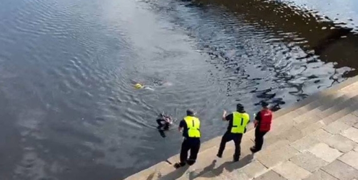 Зображення рятувальників та водолаза