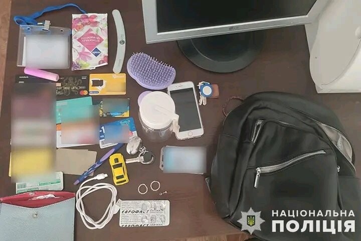 У Тернополі жінка вкрала наплічник, який випадково залишили без нагляду 