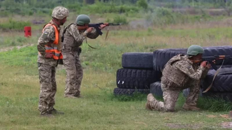 "Темпи мобілізації такі, що вже немає де готувати мобілізованих": який вихід із ситуації