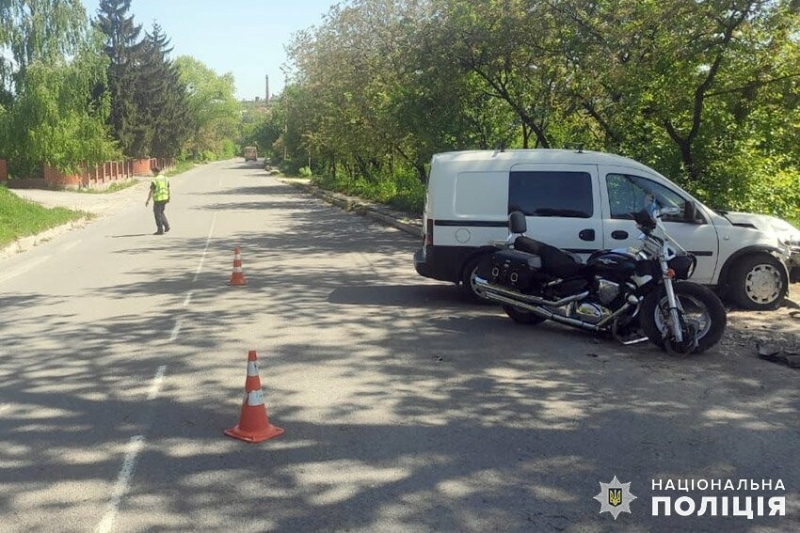 У Хмельницькому районі минулої доби сталися дві ДТП з постраждалими: поліцейські встановлюють обставини подій (ФОТО)