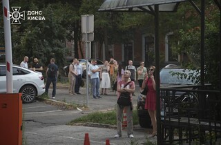 У столиці спалахнула пожежа у бізнес-центрі на Печерську: є постраждалі (фото)