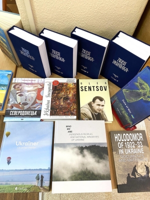 У Лієпайській бібліотеці в Латвії відкрили Українську книжкову поличку