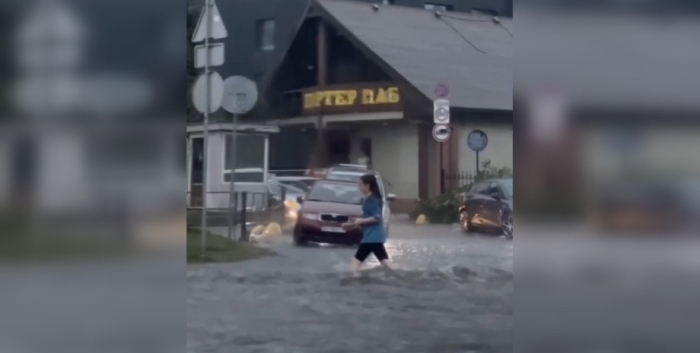 Злива в Києві, гроза в Київі, вода Київ, потік води Київ, природній катаклізм Київ, Київ 17 липня, Магеллана затопило