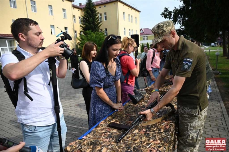 Як у музеї 10-ї бригади “Едельвейс” бережуть памʼять про бойові подвиги своїх побратимів (ФОТОРЕПОРТАЖ)