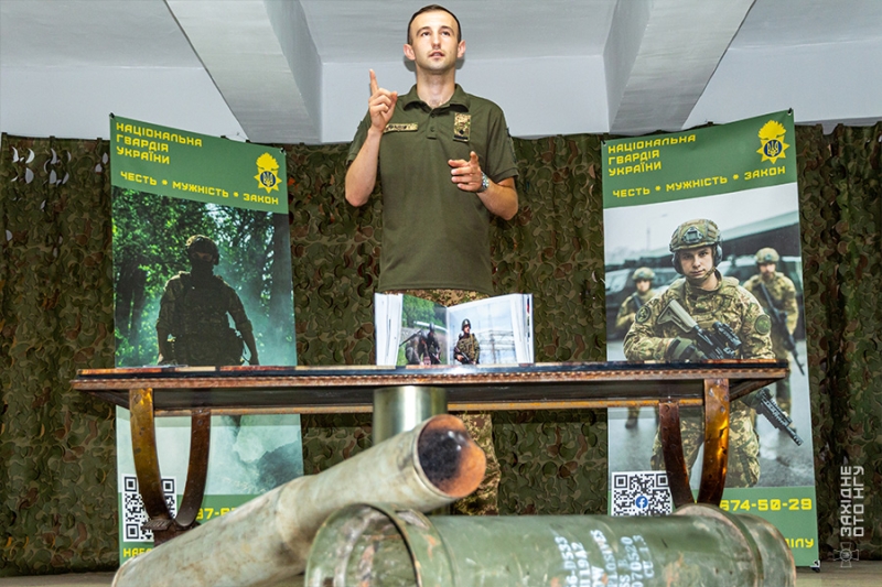 «Ми раді вмотивованим і сміливим чоловікам і жінкам». Офіцер Нацгвардії - про роботу Центру рекрутингу в Ужгороді