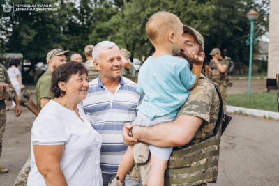 На рідну Буковину із передової повернулися прикордонники - фото