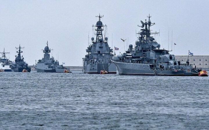 У Чорному та Азовському морях ворог тримає по два кораблі 