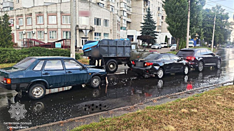 У Сумах на Металургів сталася потрійна ДТП