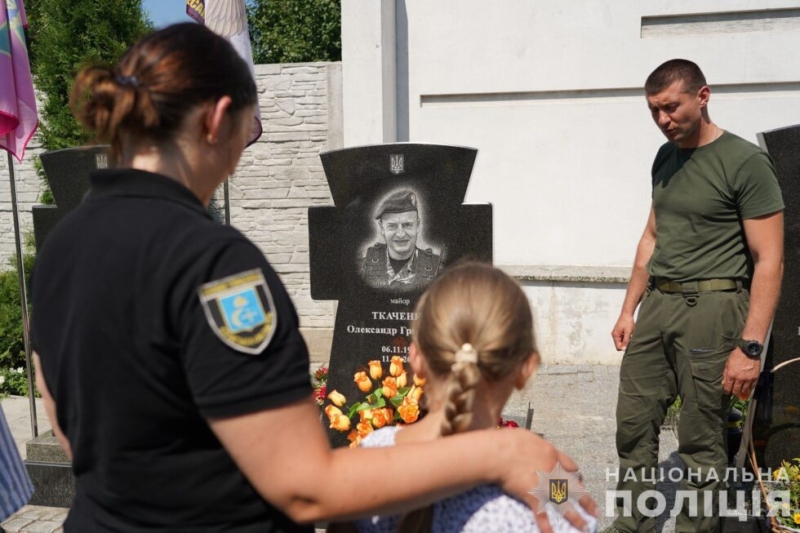 У Сумах поліцейські вшанували пам’ять загиблого колеги Олександра Ткаченка