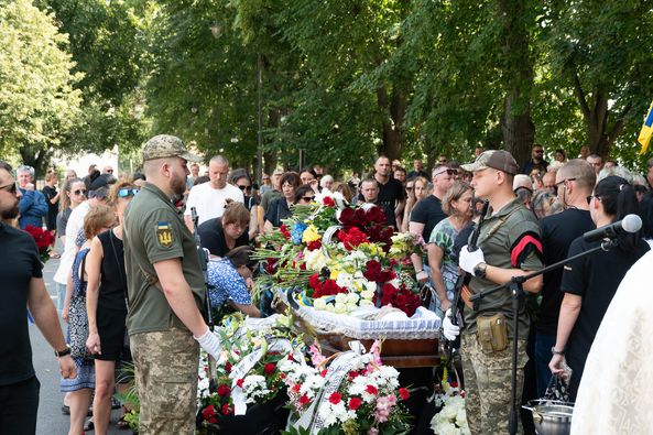 В Ужгороді сьогодні, 12 липня, попрощалися із полеглим захисником – старшим солдатом Юрієм Черяником