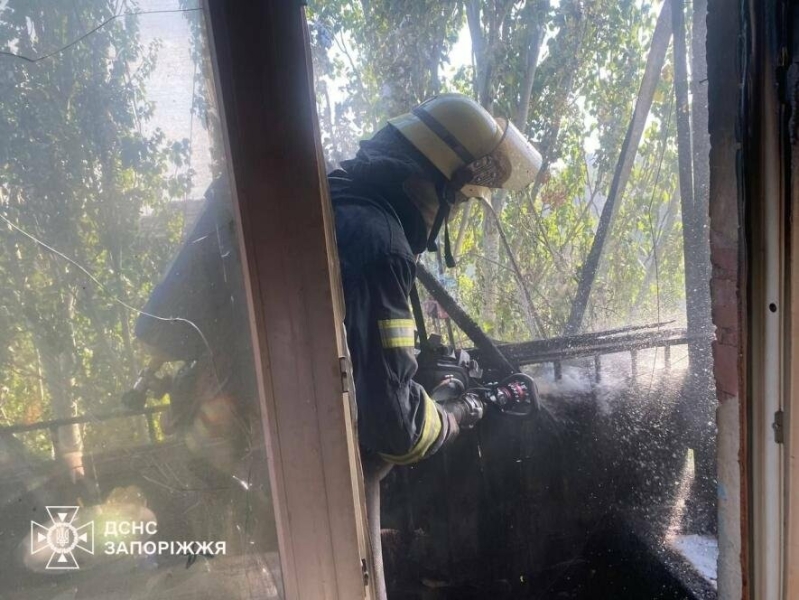 Запорізькі рятувальники ліквідували пожежу у п’ятиповерхівці