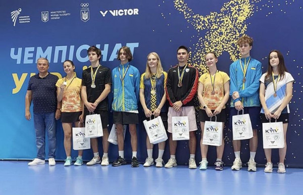 Бадмінтоністи з Дніпра виграли 8️ медалей на Чемпіонаті України U19