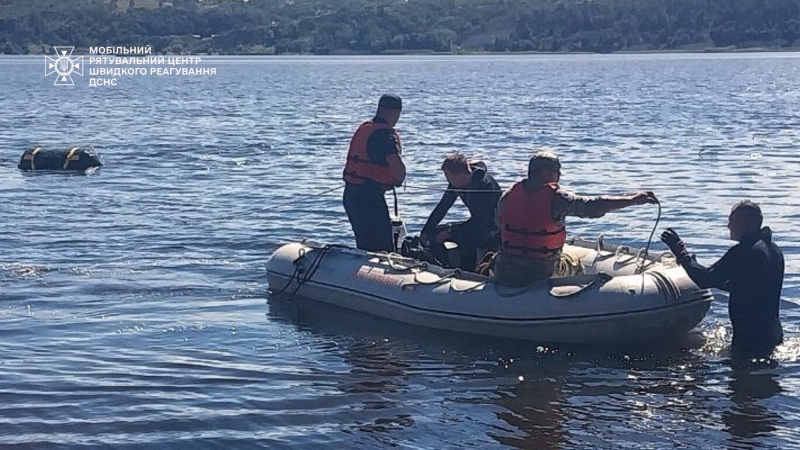 На Київщині водолази дістали з Дніпра уламки «шахеда» (фото)