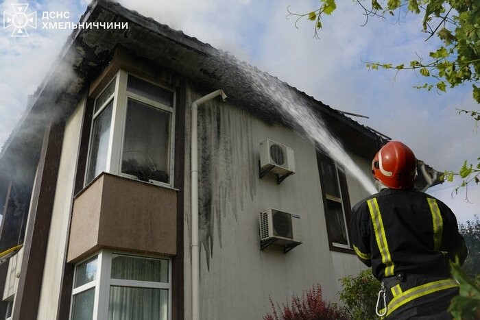 У Хмельницькому районі горів житловий будинок