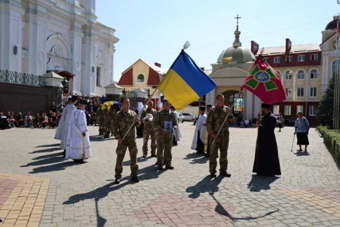 Луцьк провів в останню дорогу молодшого сержанта Олександра Мартинюка