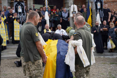 "Мав стільки енергії, скільки молоді не мають". У Чернівцях попрощалися з колишнім депутатом Дмитром Сірманом - фото