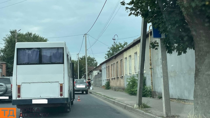 Пасажирська маршрутка і легковик зіткнулись у ДТП в Кропивницькому (ФОТО)