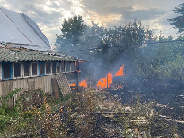 Протягом дня окупанти не припиняли вогонь по Нікопольщині: є постраждалі та руйнування