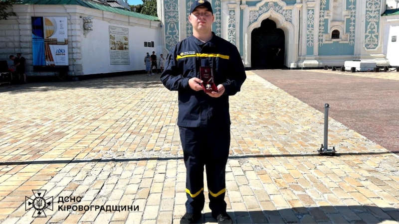 Рятувальника з Кропивницького, який отримав поранення на Херсонщині, нагородили орденом (ФОТО)