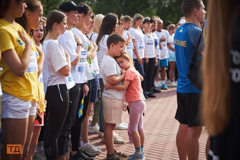 “Шаную воїнів, біжу за Героїв”: у Кропивницькому відбувся забіг у пам'ять про загиблих військових (ФОТОРЕПОРТАЖ)