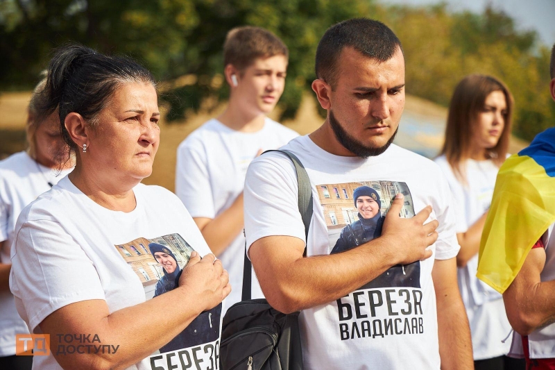 “Шаную воїнів, біжу за Героїв”: у Кропивницькому відбувся забіг у пам'ять про загиблих військових (ФОТОРЕПОРТАЖ)