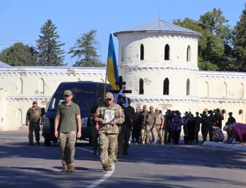 Тростянецька громада попрощалася з загиблим героєм Олександром Пісарєвим