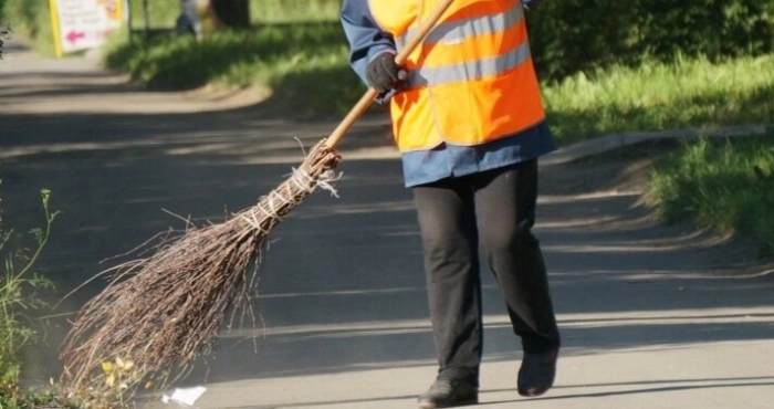 У Луцьку на роботу потрібні двірники