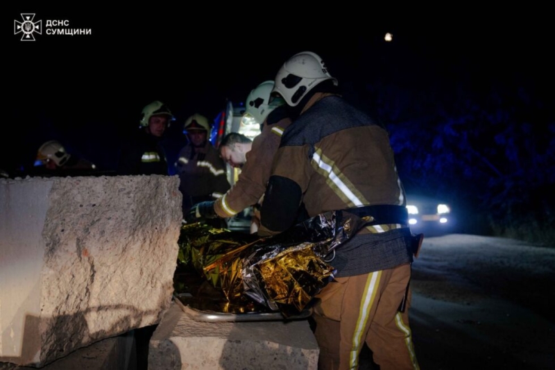 У Сумах рятувальники деблокували двох людей із автомобіля