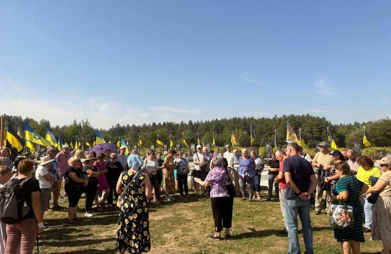 «Витратьте кошти на живих»: військові про гранітні пам’ятники по 300 тисяч гривень